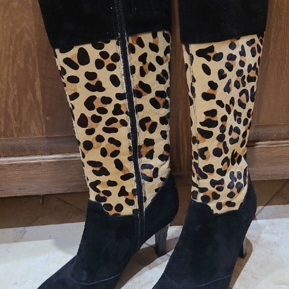 Chic Leopard Print Heeled Boots